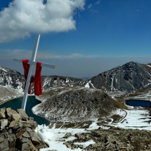 The cross on the eastern peak of Xinantecatl